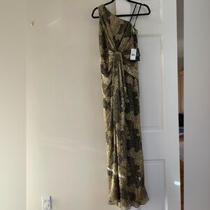 NWT ADRIANNA PAPELL GOWN